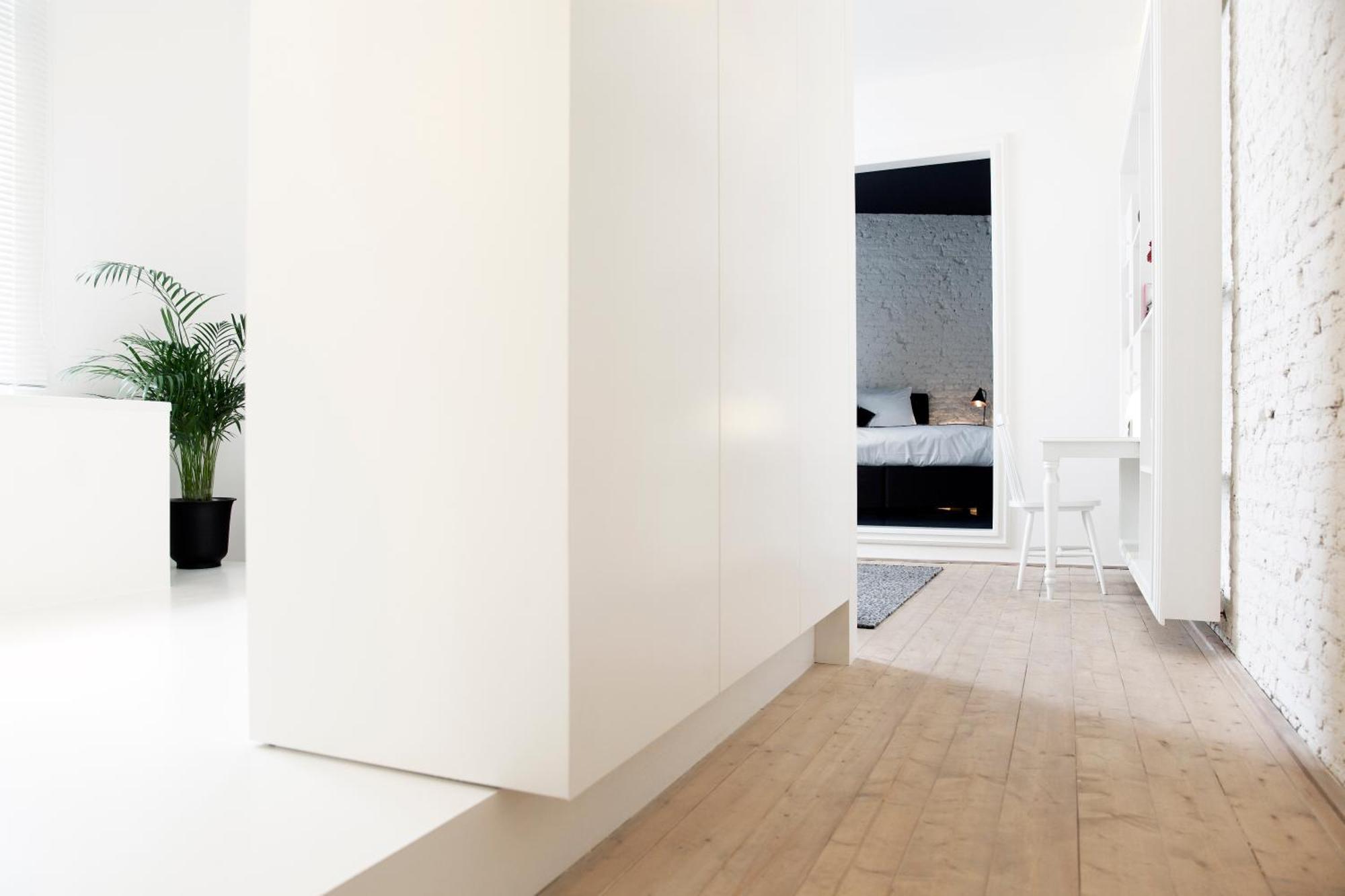 Maison Nationale City Flats & Suites แอนต์เวิร์ป ห้อง รูปภาพ A mirror in a home