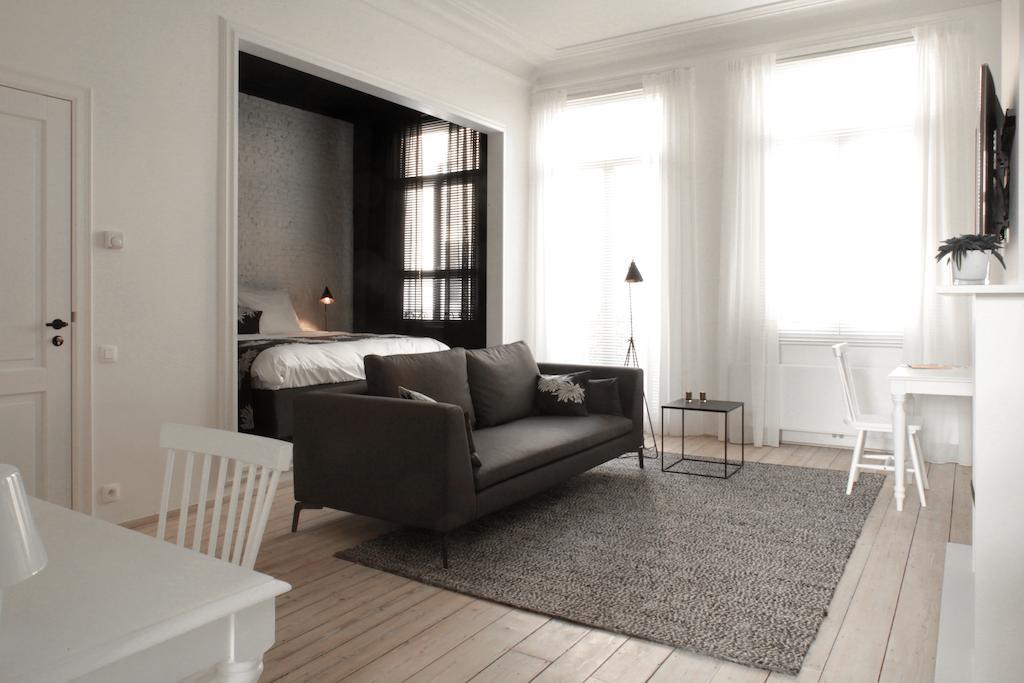 Maison Nationale City Flats & Suites แอนต์เวิร์ป ห้อง รูปภาพ A typical studio apartment