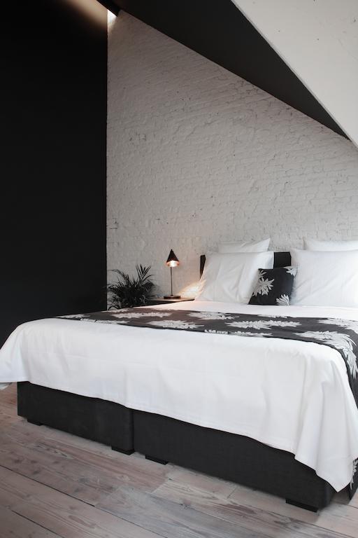 Maison Nationale City Flats & Suites แอนต์เวิร์ป ห้อง รูปภาพ A bedroom at the hotel