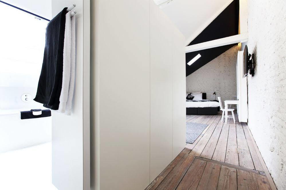 Maison Nationale City Flats & Suites แอนต์เวิร์ป ภายนอก รูปภาพ A bathroom in the hotel